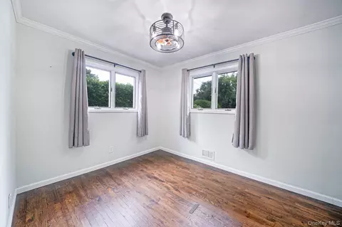 Bedroom - 18 Edi Ave, Plainview, NY 11803 photo 4 of 6