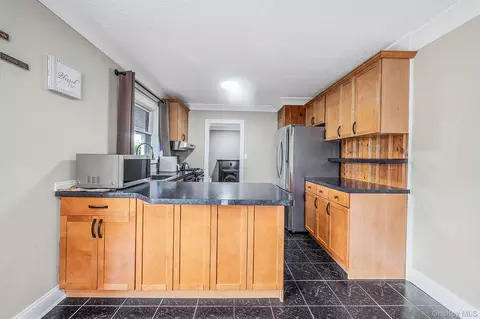 Kitchen - 18 Edi Ave, Plainview, NY 11803 photo 1 of 3