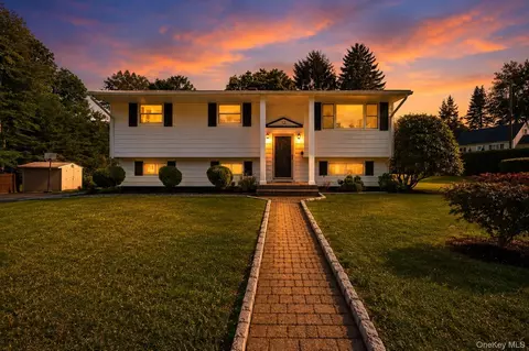 12 Flitt St, Clarkstown, NY 10994