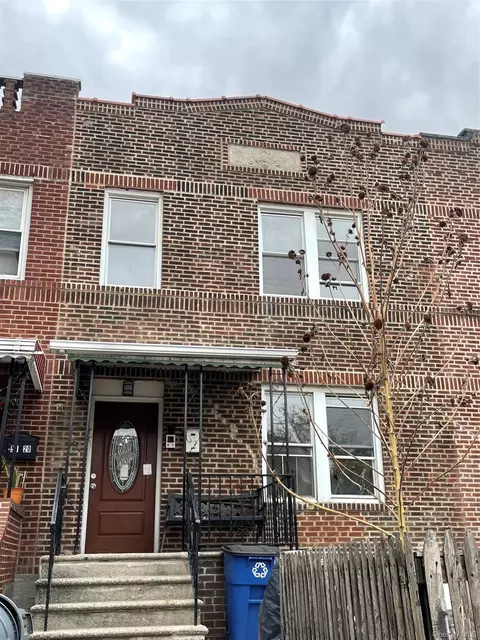 5118 48th St, New York, NY 11377