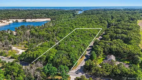131 Old Country Rd, Southampton, NY 11972