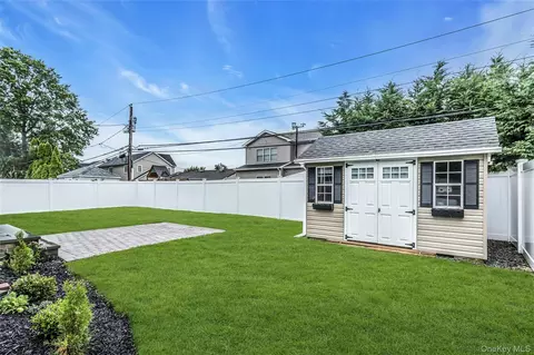 Exterior - 17 Vera Ave, Plainview, NY 11803 photo 2 of 2