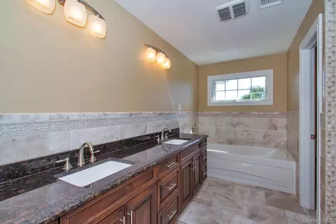 17 Vera Ave, Plainview, NY 11803 photo 10