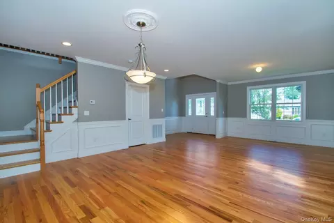 17 Vera Ave, Plainview, NY 11803 photo 2