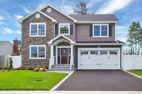 17 Vera Ave, Plainview, NY 11803