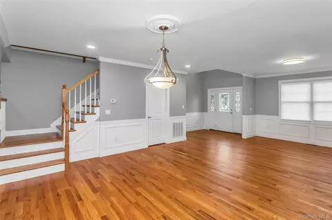 Living - 17 Vera Ave, Plainview, NY 11803 photo 1 of 4