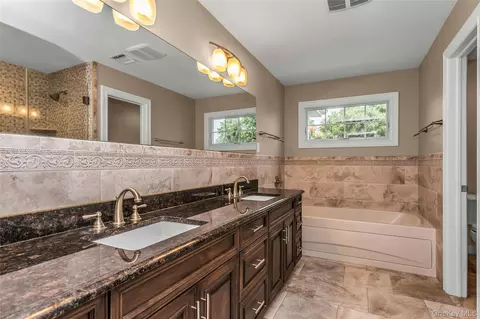 Bath - 17 Vera Ave, Plainview, NY 11803 photo 2 of 4