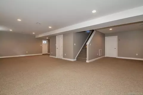 17 Vera Ave, Plainview, NY 11803 photo 14