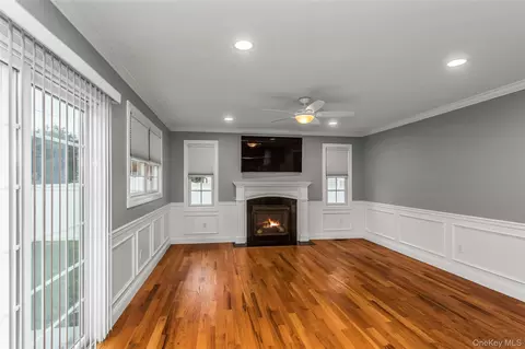 Living - 17 Vera Ave, Plainview, NY 11803 photo 4 of 4