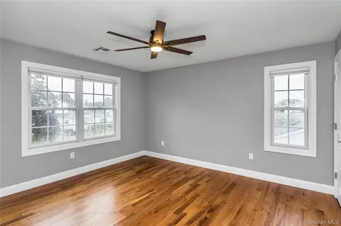 Bedroom - 17 Vera Ave, Plainview, NY 11803 photo 3 of 3