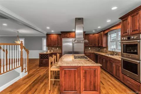 Kitchen - 17 Vera Ave, Plainview, NY 11803 photo 1 of 2