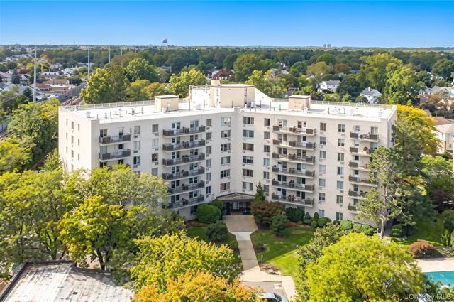 135 Post Ave #2Q, North Hempstead, NY 11590