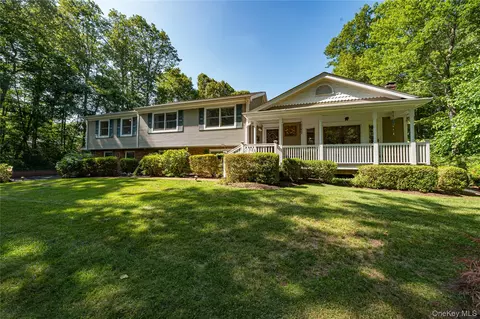 68 Bankside Dr, Centerport, NY 11721