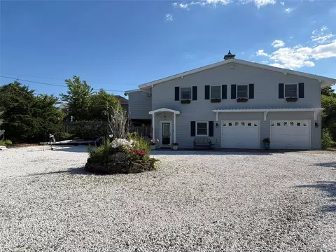 72 Circle Dr, Babylon, NY 11702