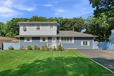 70 Avenue A, Holbrook, NY 11741