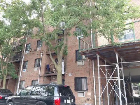 724 E 221st St #2A, New York, NY 10467