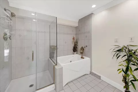 Bath - 236 Westlake Dr, Mount Pleasant, NY 10595 photo 3 of 4
