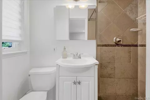 Bath - 236 Westlake Dr, Mount Pleasant, NY 10595 photo 2 of 4