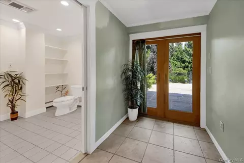 Entry Way - 236 Westlake Dr, Mount Pleasant, NY 10595 photo 2 of 2
