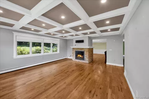 Living - 236 Westlake Dr, Mount Pleasant, NY 10595 photo 4 of 9