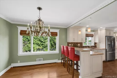 Dining - 236 Westlake Dr, Mount Pleasant, NY 10595 photo 2 of 4