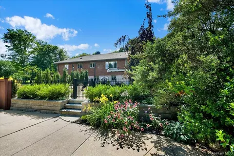 Exterior - 236 Westlake Dr, Mount Pleasant, NY 10595 photo 5 of 7