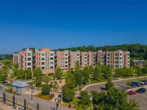 100 Garvies Point Rd #1024, Glen Cove, NY 11542