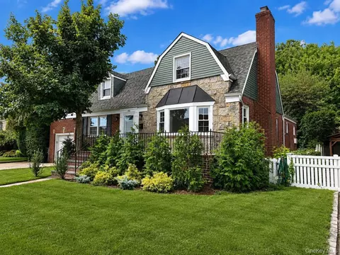 198 Canterbury, Lynbrook, NY 11563