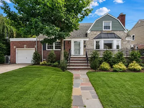 198 Canterbury, Lynbrook, NY 11563