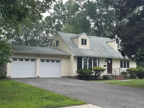 382 Convent Rd, Orangetown, NY 10913