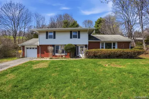26 Lauretta Dr, Lloyd, NY 12528