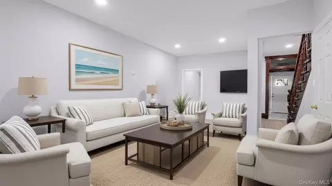 414 E 182nd St, New York, NY 10457