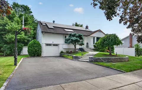 15 Ulster Dr, Jericho, NY 11753