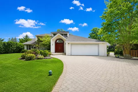 345 Heather Ln, Hewlett, NY 11557