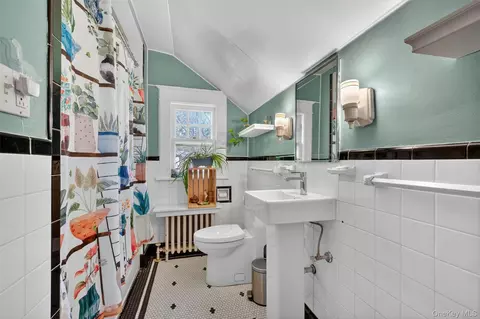 Bath - 96 Hooker Ave, Poughkeepsie, NY 12601 photo 3 of 4