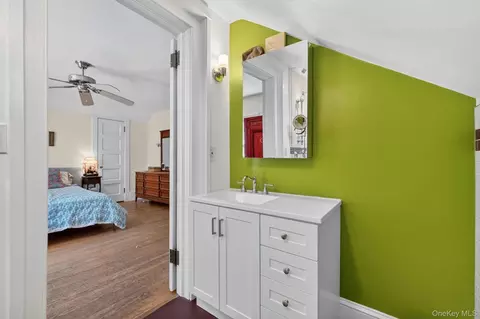 Bath - 96 Hooker Ave, Poughkeepsie, NY 12601 photo 4 of 4