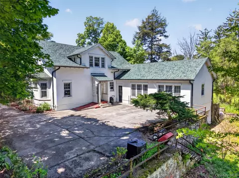 Exterior - 96 Hooker Ave, Poughkeepsie, NY 12601 photo 2 of 2