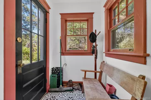 Entry Way - 96 Hooker Ave, Poughkeepsie, NY 12601 photo 7 of 10