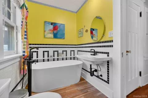 Bath - 96 Hooker Ave, Poughkeepsie, NY 12601 photo 2 of 4
