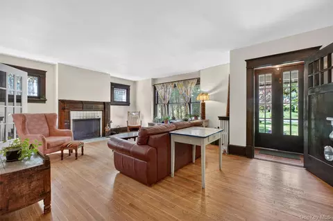 Entry Way - 96 Hooker Ave, Poughkeepsie, NY 12601 photo 2 of 10