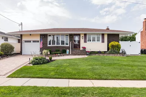 34 1st Ave, Farmingdale, NY 11735