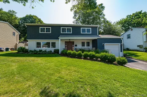 30 Harriet Ln, Huntington, NY 11743
