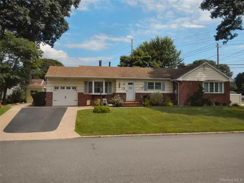 1005 Thompson Dr, Bay Shore, NY 11706