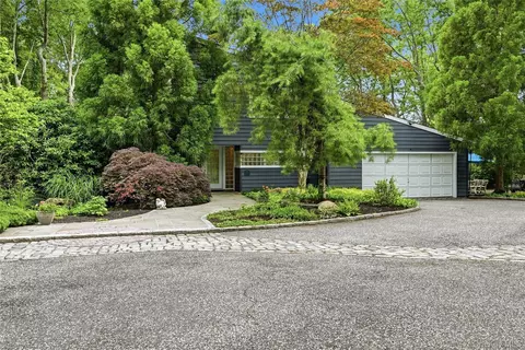 18 Nicole Ct, Manorville, NY 11949
