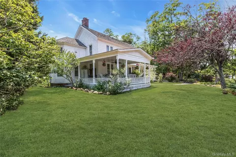 430 Montauk Hwy, East Moriches, NY 11940
