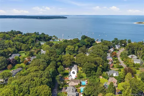 158 Bay Rd, Huntington, NY 11743