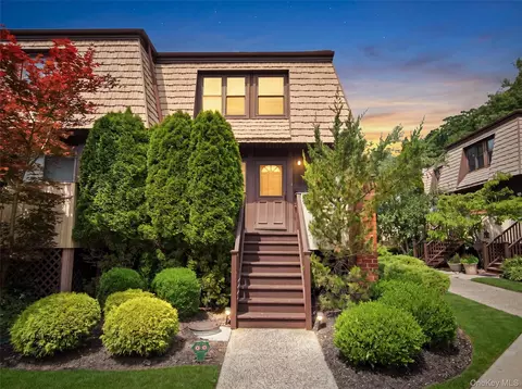45 Heritage Dr #E, Clarkstown, NY 10956