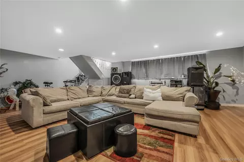118 48 222 Nd St, New York, NY 11411