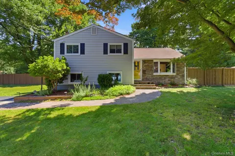 9 Homestead Ln, Clarkstown, NY 10956