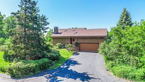 4 Bellview Dr, Clarkstown, NY 10989